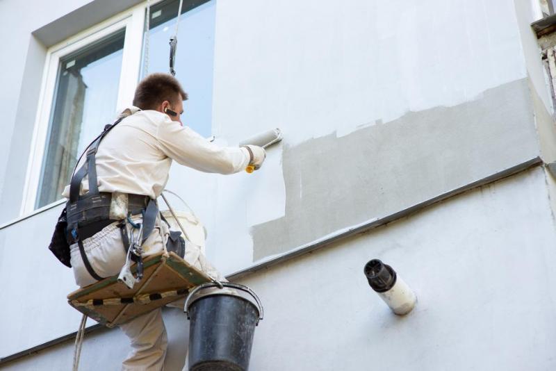 Ravalement de fa&ccedil;ade &agrave; Ch&acirc;lons-en-Champagne, pourquoi l'&eacute;chafaudage volant change la donne en hauteur